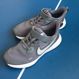 Nike Revolution 3Y